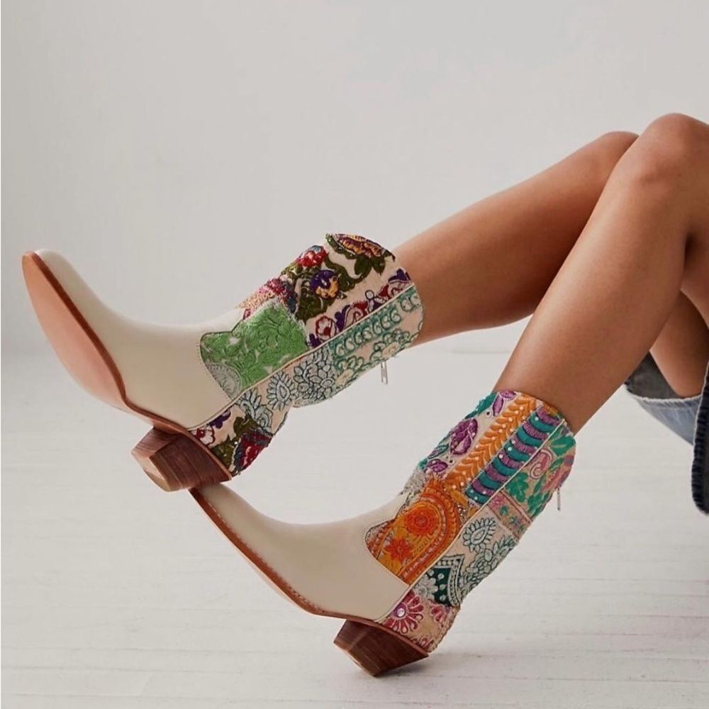 Momo by Free People Selina Embroidered Boot Size 36